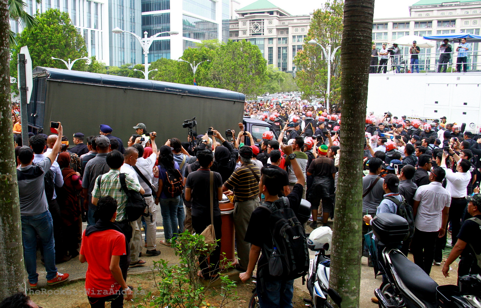 WIRA1692-trak polis membawa anwar (7)